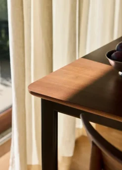 Drip HW117 Table