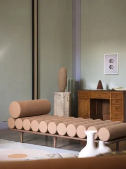 Five to Nine Daybed with linear backrests